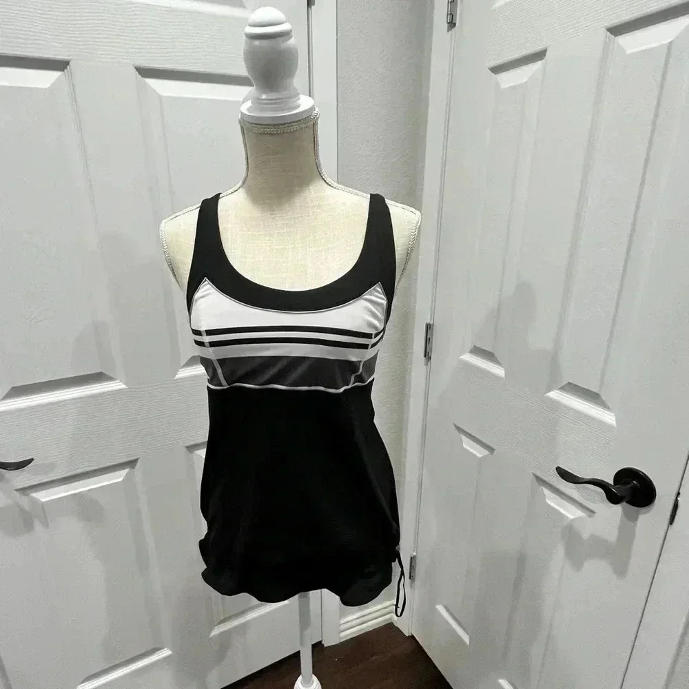 Lululemon Workout tank with elastic adjustable waist pull size 4